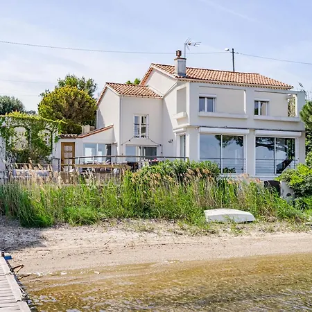 Front De Acces Presqu'ile De Giens-sea And Mountain Pleasure