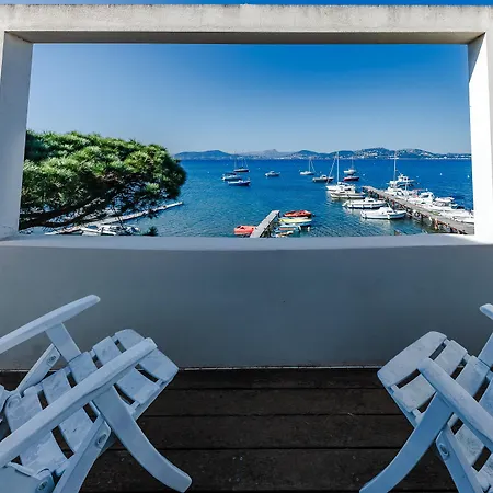 Front De Acces Presqu'ile De Giens-sea And Mountain Pleasure